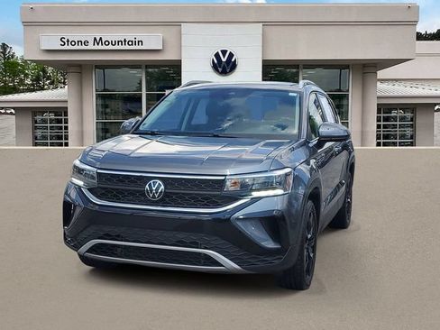 Used 2023 Volkswagen Taos SE w/ Black Wheel Package FWD image 1
