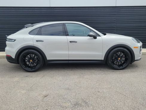 Certified 2025 Porsche Cayenne Turbo GT AWD/4WD image 6