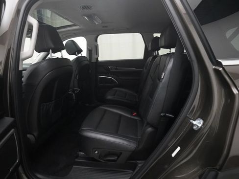 Used 2024 Kia Telluride S w/ S Sunroof Package FWD image 15