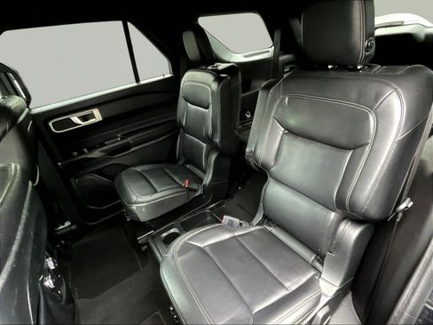 Used 2020 Ford Explorer XLT w/ Equipment Group 202A AWD/4WD image 22