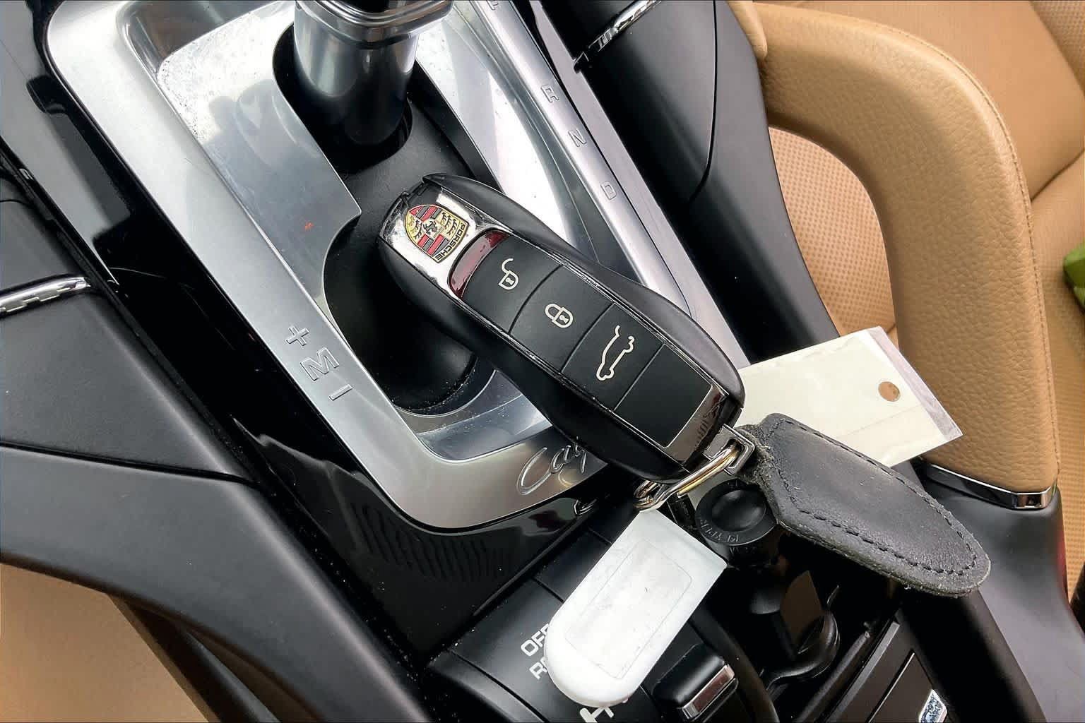 Used 2018 Porsche Cayenne AWD/4WD image 13