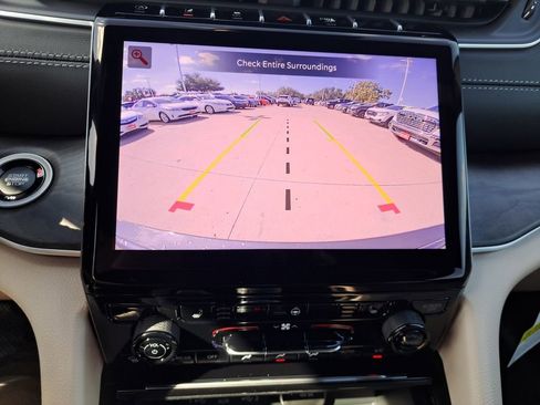 New 2025 Jeep Grand Cherokee Limited image 9