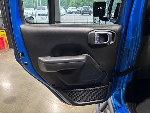 Used 2022 Jeep Gladiator Sport AWD/4WD image 16