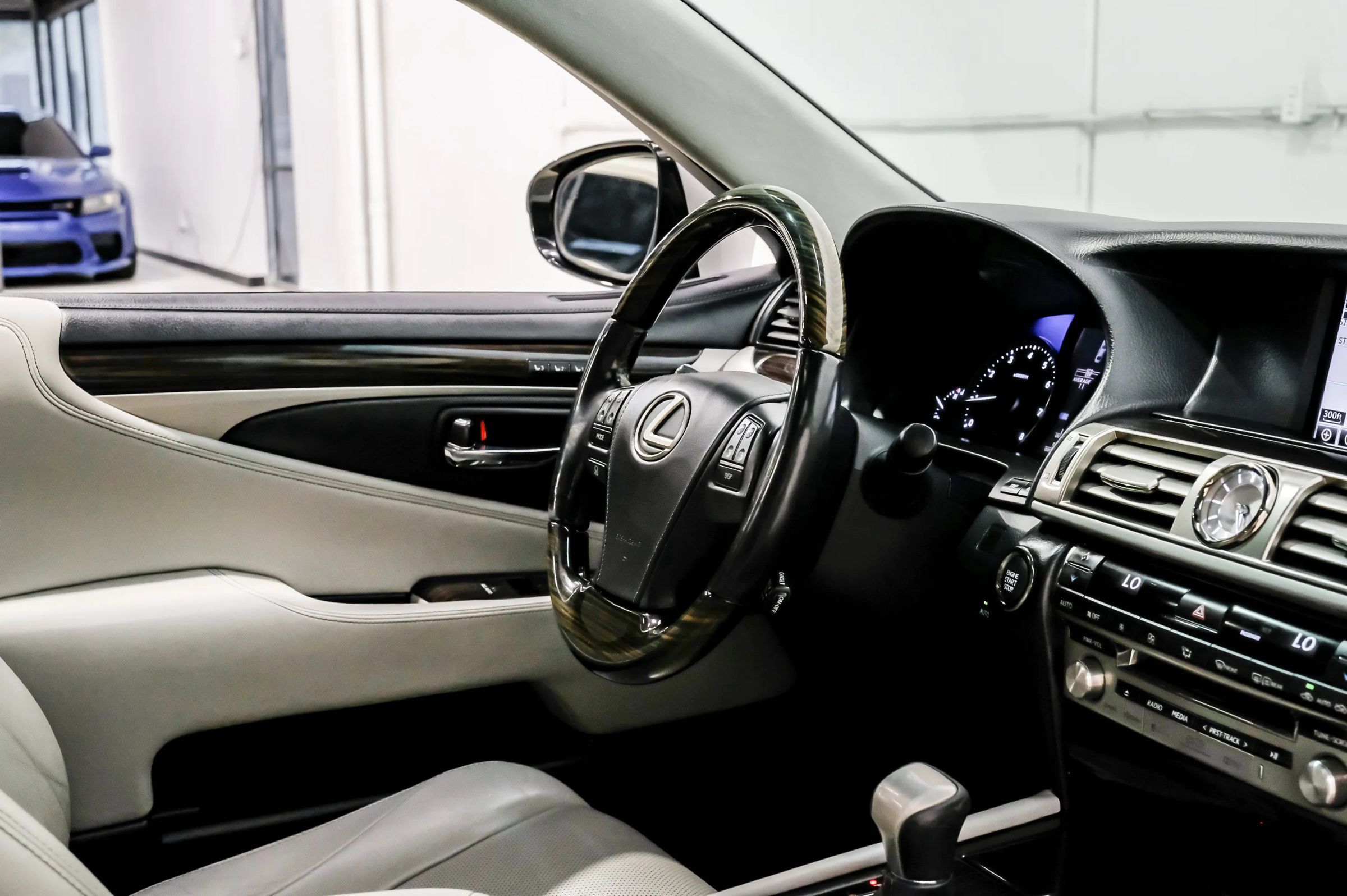 Used 2015 Lexus LS 460 L RWD image 18