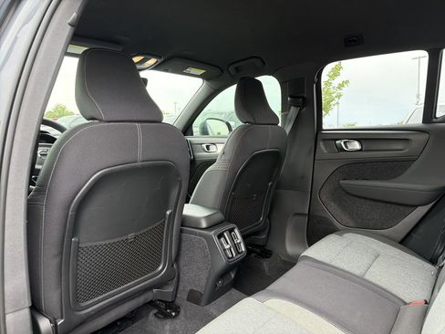 Used 2023 Volvo XC40 B5 Core AWD/4WD image 12