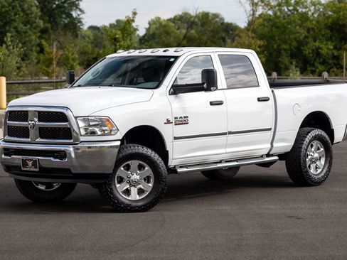 Used 2015 RAM 2500 Tradesman w/ Chrome Appearance Group AWD/4WD image 4