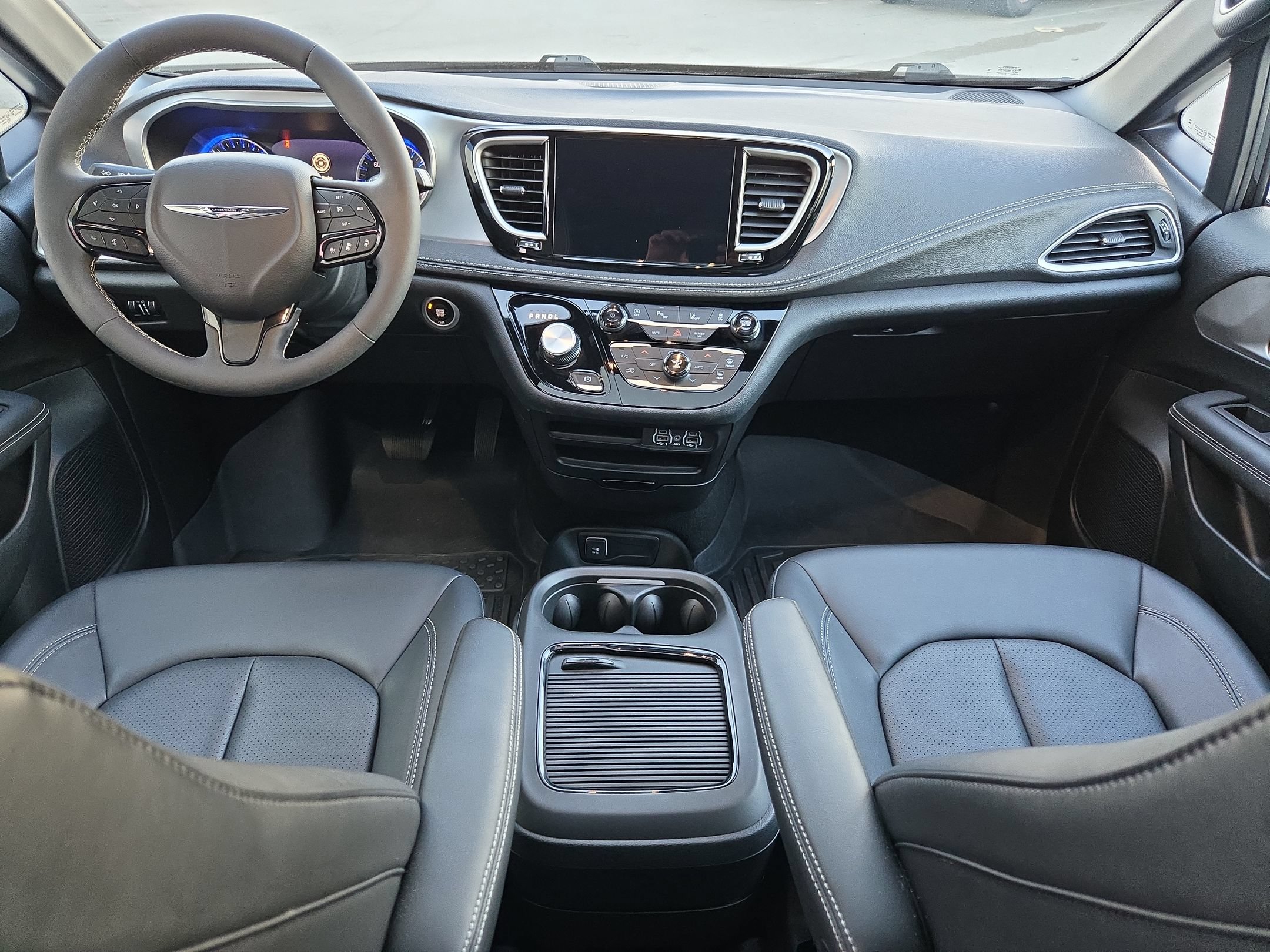 Used 2024 Chrysler Pacifica Touring-L w/ S Appearance Package AWD/4WD image 10