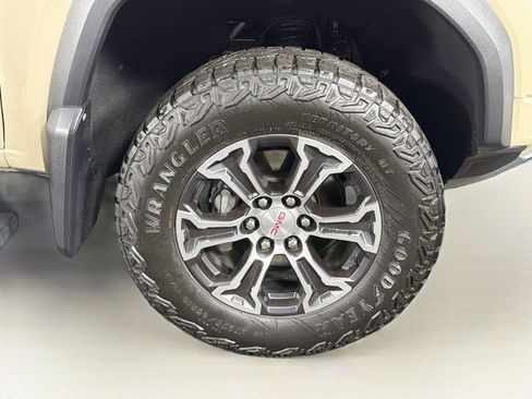 Used 2023 GMC Canyon AT4 w/ AT4 Premium Package AWD/4WD image 36
