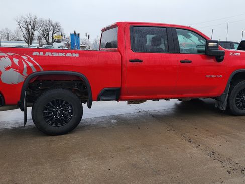 Used 2025 Chevrolet Silverado 3500 W/T image 4