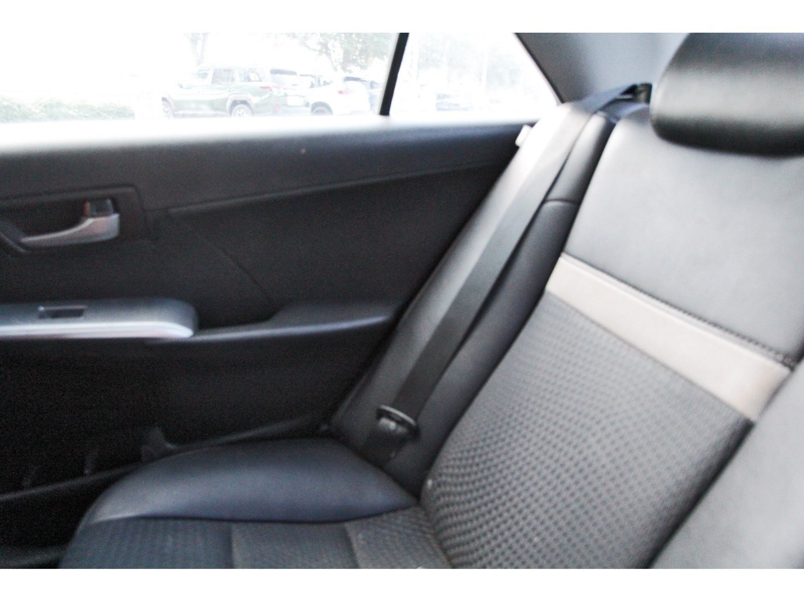 Used 2014 Toyota Camry SE FWD image 11