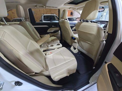 Used 2016 Toyota Highlander XLE AWD/4WD image 14