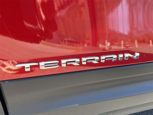 Used 2022 GMC Terrain SLE w/ Driver Convenience Package image 9
