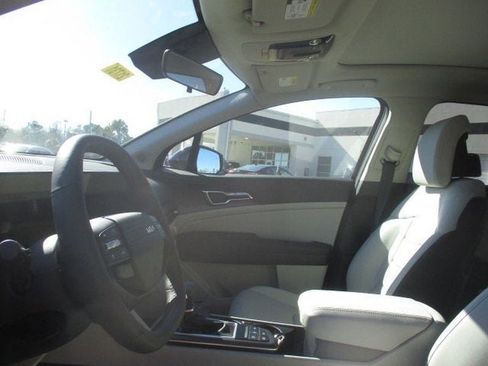 New 2026 Kia Sportage SX image 13