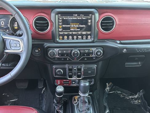 Used 2023 Jeep Wrangler Unlimited Rubicon 4xe AWD/4WD image 21