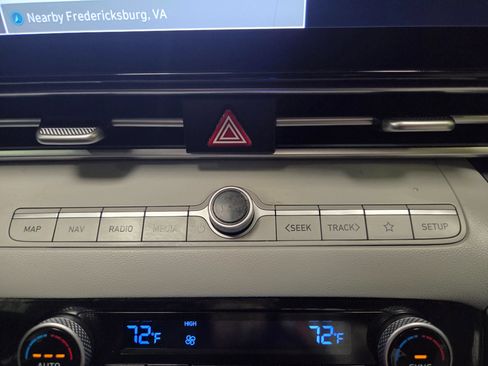 Used 2023 Hyundai Elantra Limited FWD image 28