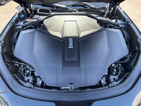 New 2026 BMW i7 xDrive60 w/ Executive Package AWD/4WD image 8