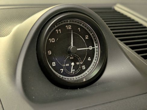 Used 2025 Porsche Macan image 33