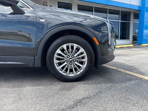 Used 2024 Cadillac XT4 Premium Luxury w/ Cold Weather Package AWD/4WD image 3