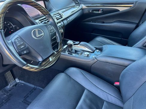 Used 2016 Lexus LS 460 w/ Comfort Package RWD image 13