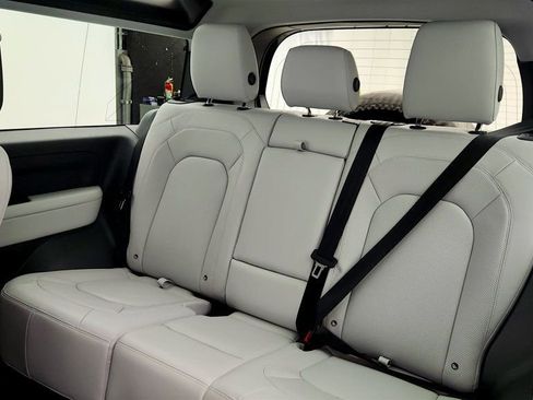 Used 2025 Land Rover Defender 90 S image 21