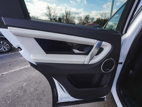 Used 2023 Land Rover Discovery Sport S image 12