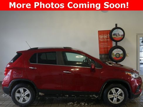Used 2019 Chevrolet Trax LT w/ LT Convenience Package image 2