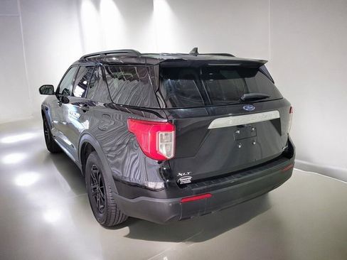 Used 2022 Ford Explorer XLT image 17