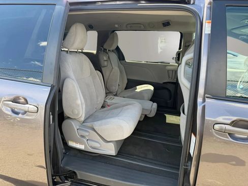Used 2015 Toyota Sienna LE FWD image 14