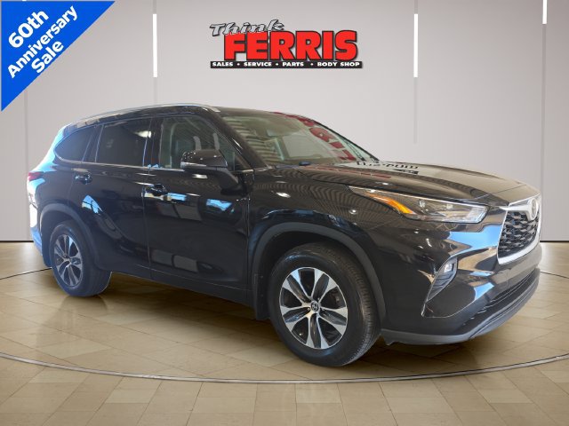 Used 2022 Toyota Highlander XLE AWD/4WD image 7