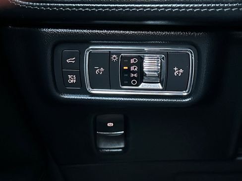 Used 2022 Lincoln Nautilus FWD w/ Premium Package image 28