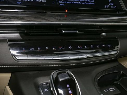 Used 2024 Cadillac Escalade Premium Luxury AWD/4WD image 32
