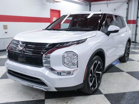 Used 2024 Mitsubishi Outlander SE image 5