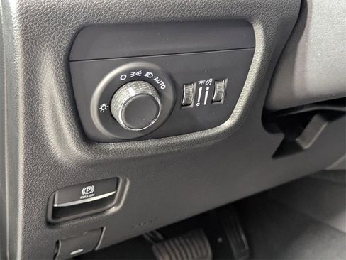 New 2025 Jeep Grand Cherokee Altitude image 13