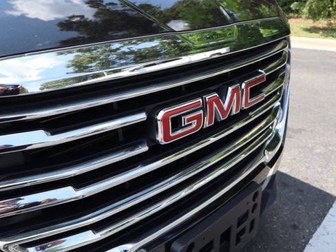 Used 2024 GMC Terrain SLT AWD/4WD image 14