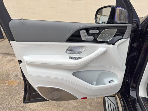 Used 2024 Mercedes-Benz Maybach GLS 600 4MATIC image 76