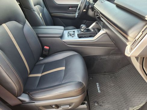 Used 2025 MAZDA CX-70 3.3 Turbo S w/ Premium Package image 17