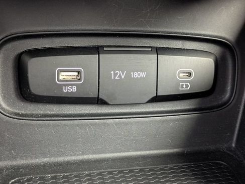 Used 2023 Hyundai Venue SEL FWD image 23