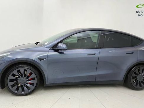 Used 2023 Tesla Model Y Performance image 3