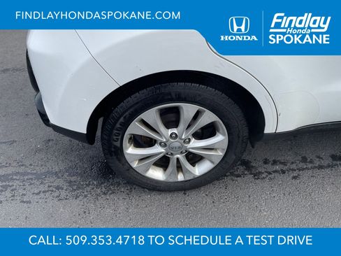 Used 2016 Kia Soul + image 4