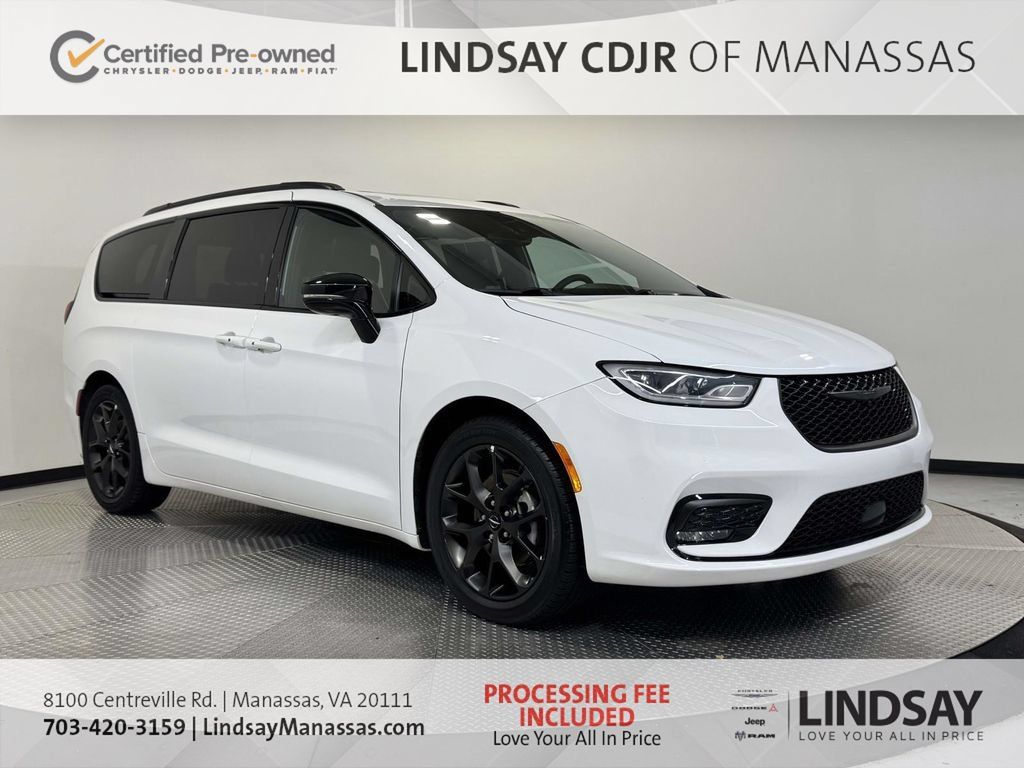 Certified 2025 Chrysler Pacifica Limited FWD image 1