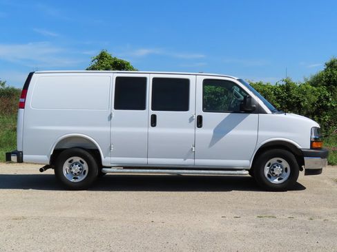 Used 2025 Chevrolet Express 2500 w/ Driver Convenience Package RWD image 2
