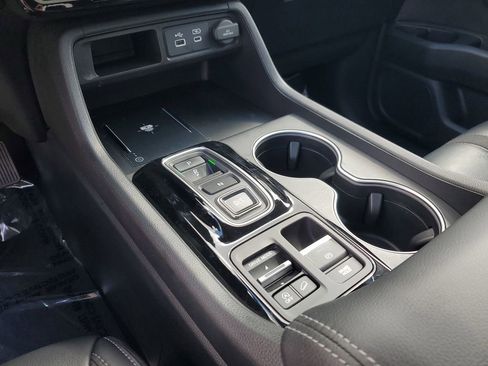 Certified 2025 Honda Pilot Touring image 33