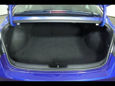Used 2023 Hyundai Elantra Limited FWD image 12