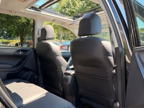 Used 2017 Subaru Forester 2.5i Limited AWD/4WD image 5
