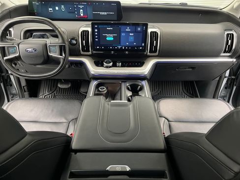 Used 2025 Ford Expedition Platinum AWD/4WD image 47