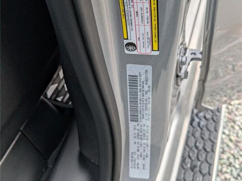 Used 2019 RAM 1500 Laramie AWD/4WD image 15