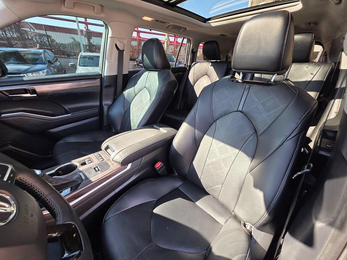 Used 2021 Toyota Highlander Platinum AWD/4WD image 24
