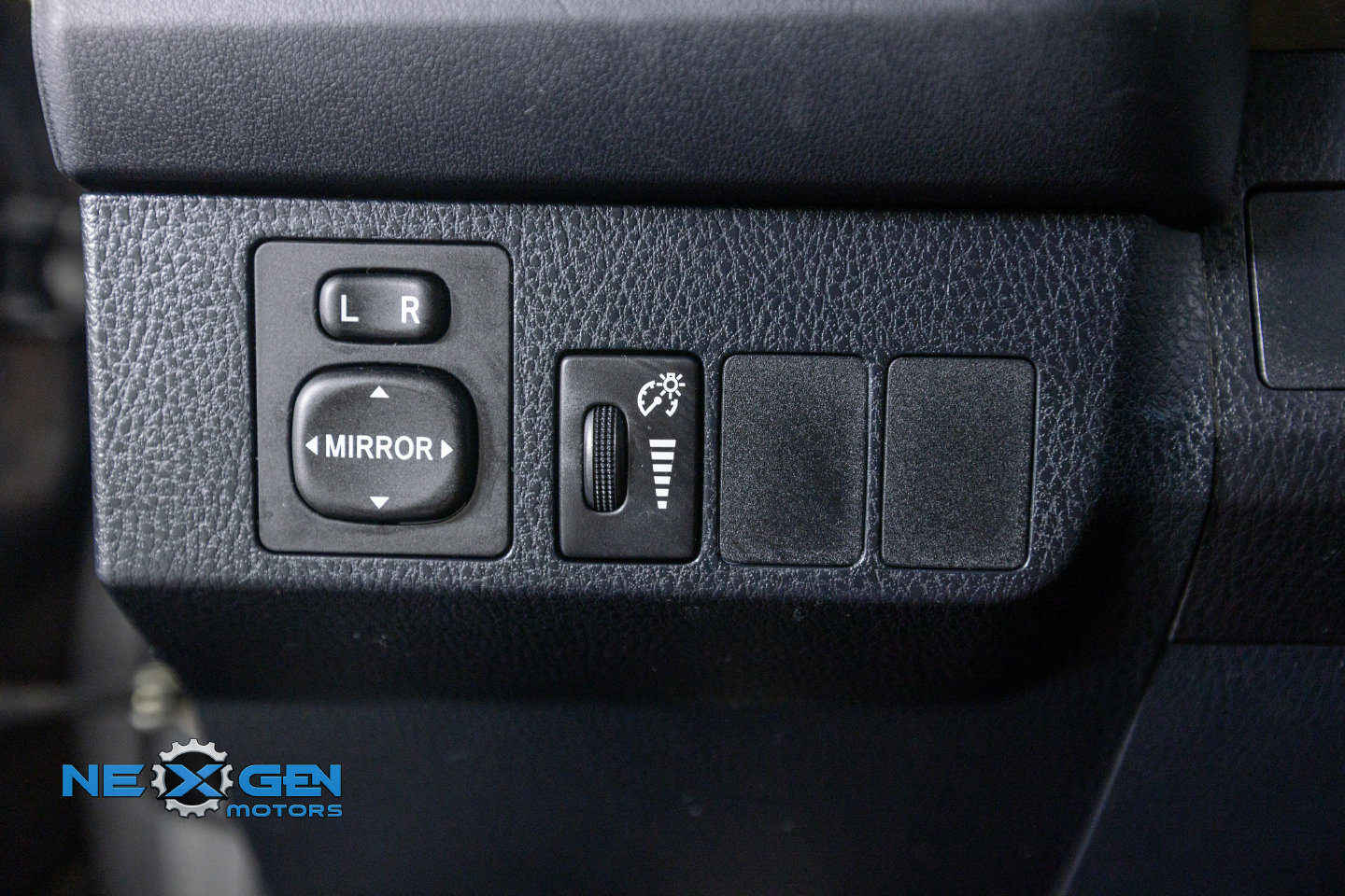 Used 2016 Toyota RAV4 LE FWD image 14