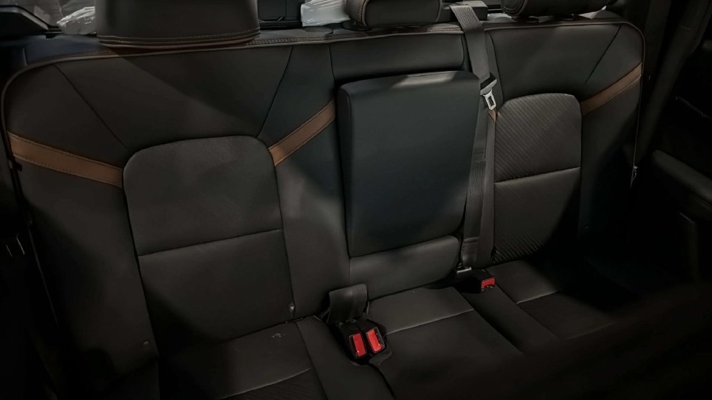 Used 2024 GMC Canyon AT4 w/ AT4 Premium Package AWD/4WD image 13