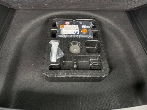 New 2025 Jeep Compass Limited w/ Sun & Sound Group image 9